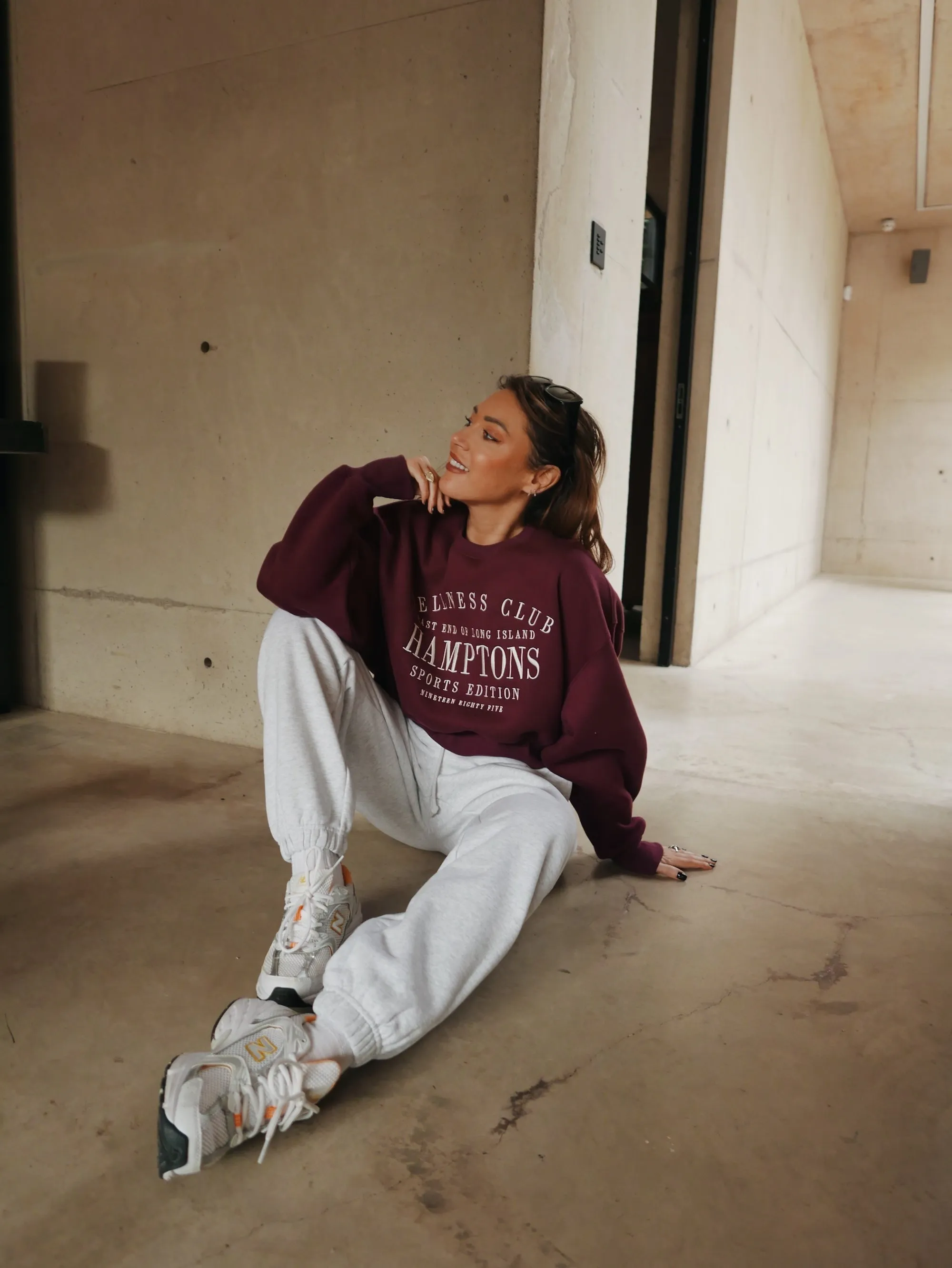 ‘HAMPTONS' EMBROIDERED CROPPED SWEATSHIRT