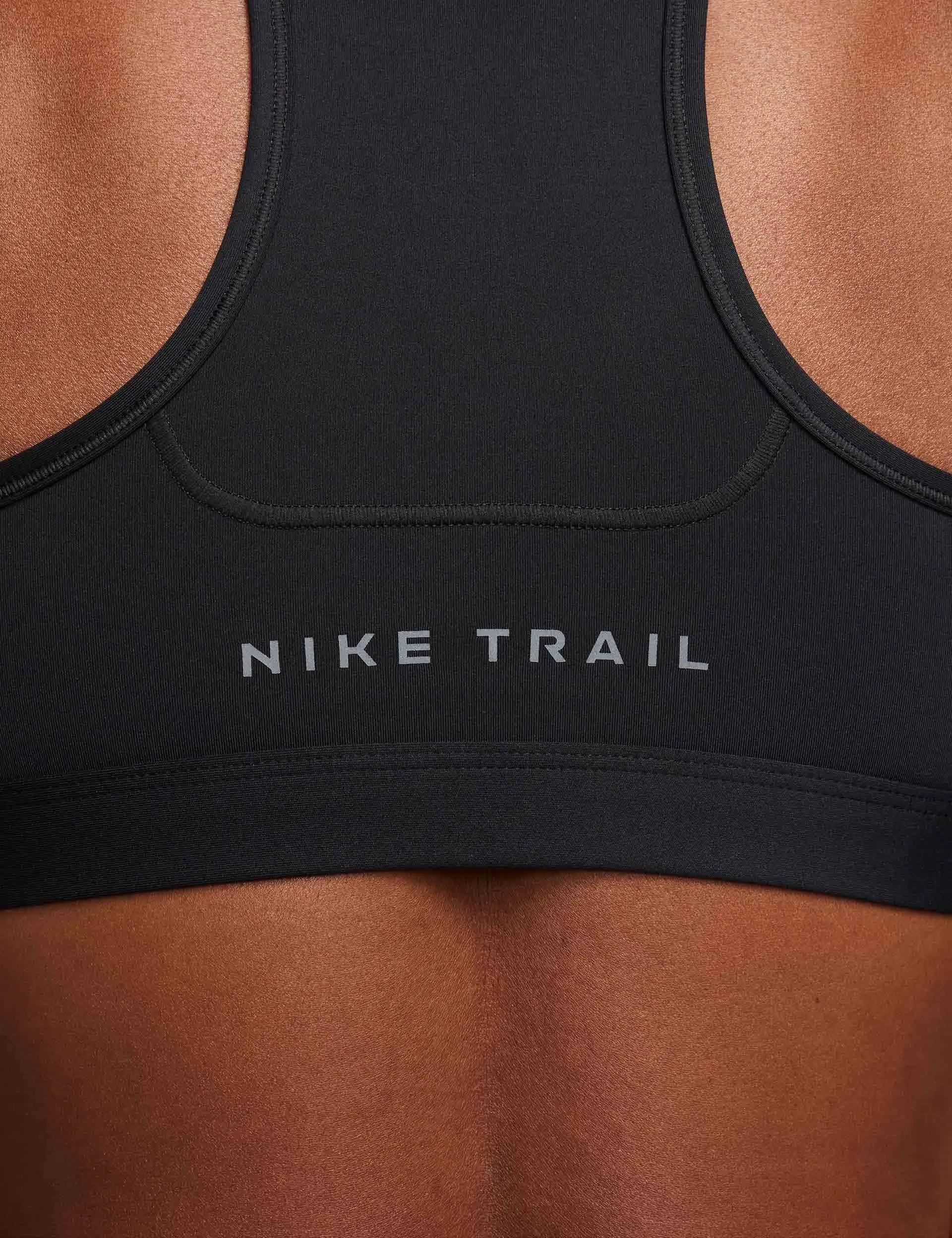 Trail Swoosh On-The-Run Sports Bra - Black/Dark Smoke Grey